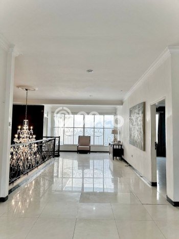 Jual Rumah Luas Elegan Dengan View Eksklusif di Dharma Husada, Surabaya Jual Rumah Luas Elegan Dengan View Eksklusif di Dharma Husada, Surabaya