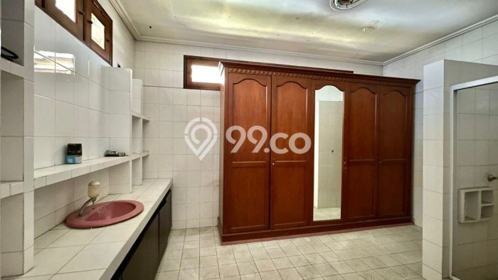 Rumah LT 804m2m² Newly Built di Lokasi Prestisius , Surabaya Rumah LT 804m2m² Newly Built di Lokasi Prestisius , Surabaya