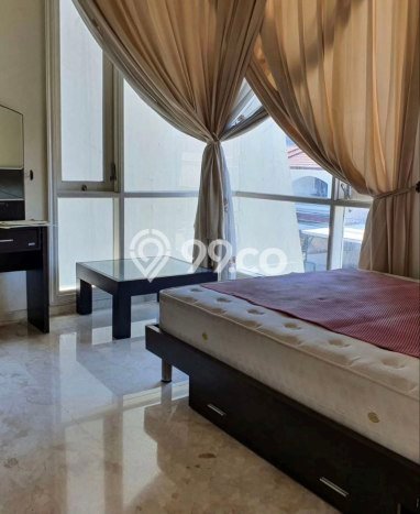 Rumah Mewah LB 500m2 Siap Pakai Desain Elegan di Manyar, Surabaya Rumah Mewah LB 500m2 Siap Pakai Desain Elegan di Manyar, Surabaya