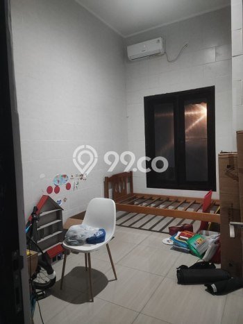 Rumah Terawat LT 184m2m² / LB 143m2m² di Kawasan Komersial , Surabaya Rumah Terawat LT 184m2m² / LB 143m2m² di Kawasan Komersial , Surabaya