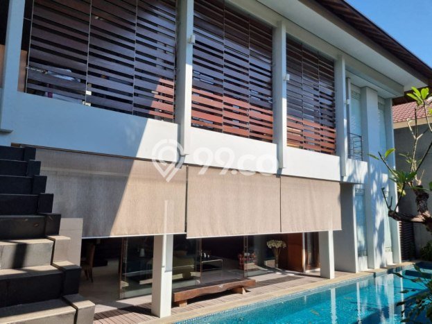 Rumah Elit LB 550m2 Siap Pakai Desain Elegan di Pakuwon City, Surabaya Rumah Elit LB 550m2 Siap Pakai Desain Elegan di Pakuwon City, Surabaya