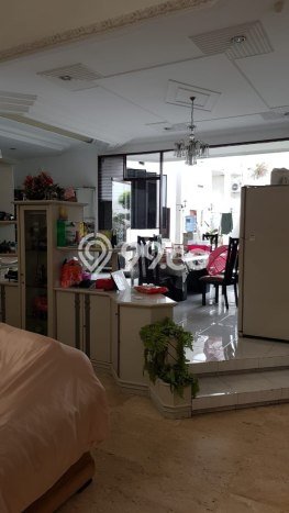 Rumah Elit Modern Tanpa Renovasi di Dharma Husada Surabaya Rumah Elit Modern Tanpa Renovasi di Dharma Husada Surabaya