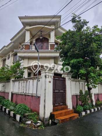 Dijual Rumah Mewah Elegan Dengan View Cantik di Buaran, Jakarta Timur Dijual Rumah Mewah Elegan Dengan View Cantik di Buaran, Jakarta Timur