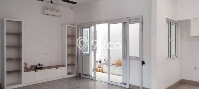 Jarang Ada! Rumah Kontrakan 5 Kamar Bagus Siap Huni Semanan Jarang Ada! Rumah Kontrakan 5 Kamar Bagus Siap Huni Semanan