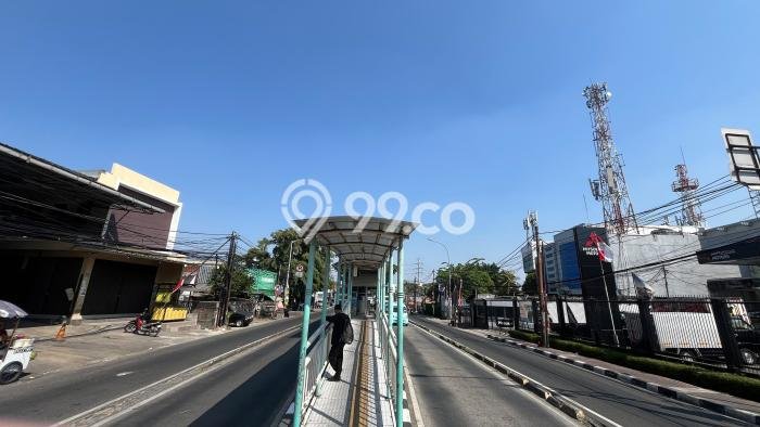 Area Ramai! Ruko Dijual di Pulo Gadung untuk Bisnis Luas Bangunan 292m2 Area Ramai! Ruko Dijual di Pulo Gadung untuk Bisnis Luas Bangunan 292m2