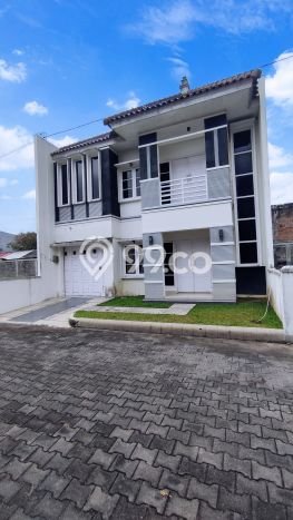 Jual Rumah Strategis Bagus Punya 3 KT di Umbulharjo Yogyakarta - Jual Rumah Strategis Bagus Punya 3 KT di Umbulharjo Yogyakarta -