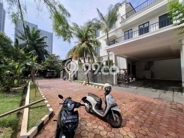 Dijual Rumah Luas Megah Dengan View Eksklusif di Taman Galaxy, Bekasi Dijual Rumah Luas Megah Dengan View Eksklusif di Taman Galaxy, Bekasi