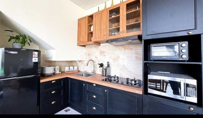 FOR SALE! Vila Kawasan , Luas 200m2m², Lokasi Strategis FOR SALE! Vila Kawasan , Luas 200m2m², Lokasi Strategis