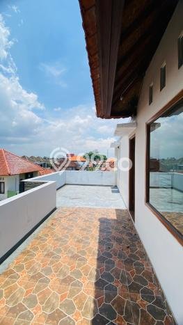 GOOD DEAL! Rumah di , 4 KM, Siap Huni, Luas 160m2m² LB 250m2m² GOOD DEAL! Rumah di , 4 KM, Siap Huni, Luas 160m2m² LB 250m2m²