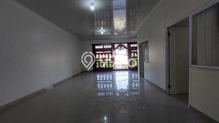 Ready to Use! Luxury House LT 215m2 Desain Modern di Kemang Pratama Ready to Use! Luxury House LT 215m2 Desain Modern di Kemang Pratama