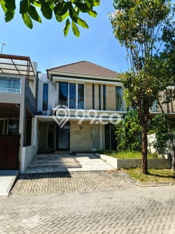 Rumah Lingkungan Nyaman di Citraland, Surabaya, LT 135m2m² LB 140m2m² Rumah Lingkungan Nyaman di Citraland, Surabaya, LT 135m2m² LB 140m2m²