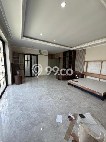 Rumah Siap Pakai area Wiyung, Surabaya, Luas 450m2m² LB 550m2m² Rumah Siap Pakai area Wiyung, Surabaya, Luas 450m2m² LB 550m2m²