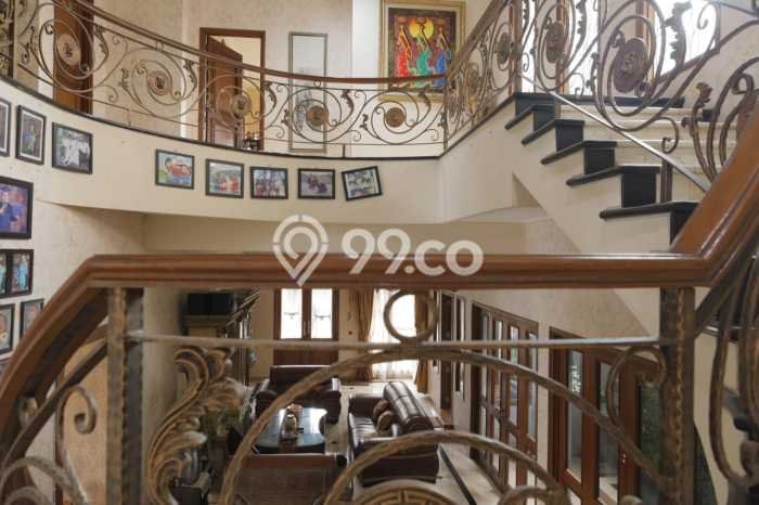 Rumah Mewah LB 399m2 Siap Pakai Desain Elegan di Pekayon, Bekasi Rumah Mewah LB 399m2 Siap Pakai Desain Elegan di Pekayon, Bekasi
