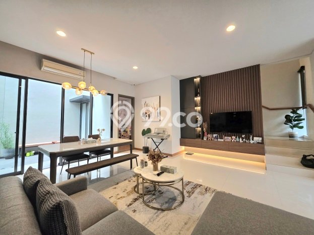 Jual Rumah Luas Megah Dengan View Eksklusif di BSD Green Wich, Tangerang Jual Rumah Luas Megah Dengan View Eksklusif di BSD Green Wich, Tangerang