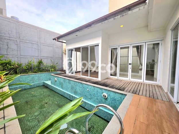 For Sale! Luxury House LT 250m2 Desain Modern di BSD Green Wich For Sale! Luxury House LT 250m2 Desain Modern di BSD Green Wich