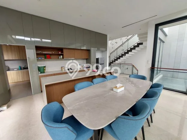 Ready to Use! Luxury House LT 495m2 Desain Elegan di Lengkong Kulon Ready to Use! Luxury House LT 495m2 Desain Elegan di Lengkong Kulon
