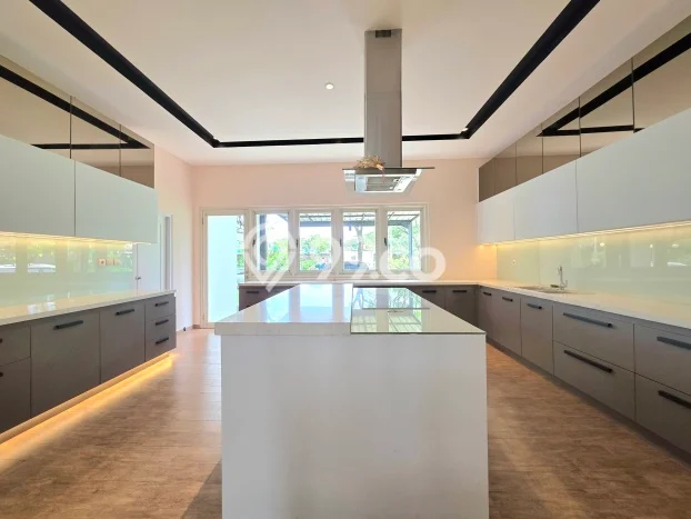 Hunian Mewah LB 330m2 Siap Huni Desain Elegan di Alam Sutera, Tangerang Hunian Mewah LB 330m2 Siap Huni Desain Elegan di Alam Sutera, Tangerang