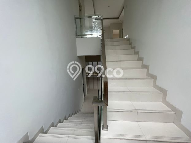 Hunian Mewah LB 360m2 Siap Pakai Desain Elegan di BSD Delatinos, Tangerang Hunian Mewah LB 360m2 Siap Pakai Desain Elegan di BSD Delatinos, Tangerang
