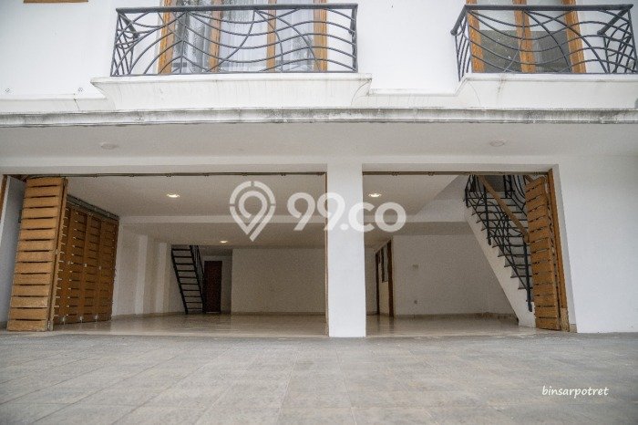 Disewakan! Rumah 8 Kamar Tidur &
7 Kamar Mandi di TB Simatupang, Jakarta Selatan Disewakan! Rumah 8 Kamar Tidur &
7 Kamar Mandi di TB Simatupang, Jakarta Selatan