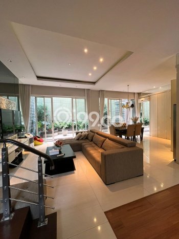 Hunian Elit LB 350m2 Siap Huni Desain Elegan di Lidah Kulon, Surabaya Hunian Elit LB 350m2 Siap Huni Desain Elegan di Lidah Kulon, Surabaya
