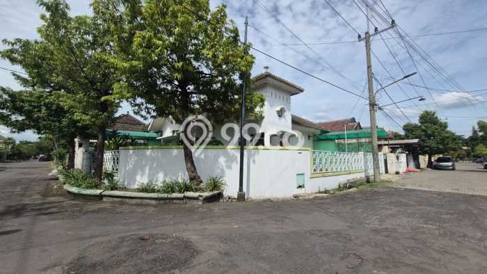 For Sale Rumah 3 Kamar Lokasi Ideal Bagus dan Strategis di Wiyung For Sale Rumah 3 Kamar Lokasi Ideal Bagus dan Strategis di Wiyung