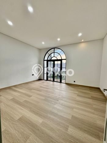 Rumah Mewah LB 300m2 Siap Pakai Desain Elegan di Citraland, Surabaya Rumah Mewah LB 300m2 Siap Pakai Desain Elegan di Citraland, Surabaya