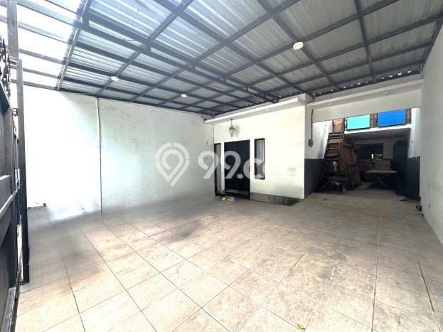 Dijual Rumah Mewah Elegan Dengan View Eksklusif di Manyar, Surabaya Dijual Rumah Mewah Elegan Dengan View Eksklusif di Manyar, Surabaya