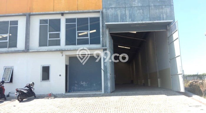 Gudang Dijual Lokasi Stratagis di Manyar Gresik Cocok untuk Bisnis Gudang Dijual Lokasi Stratagis di Manyar Gresik Cocok untuk Bisnis