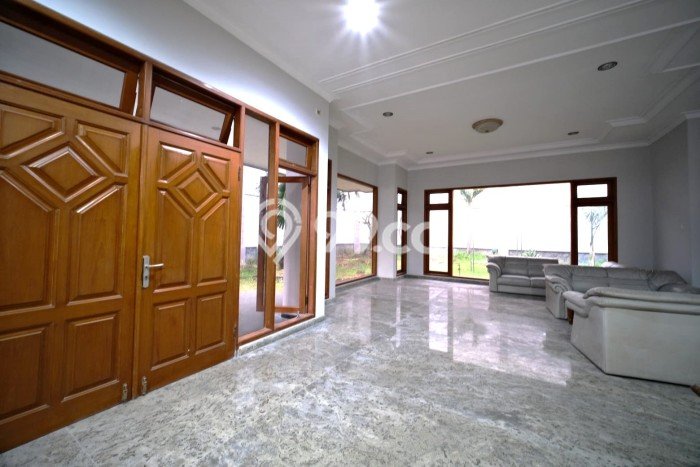 Siap Huni Rumah Mewah 6 Kamar di Dukuh Pakis Dekat ke Mana Pun Siap Huni Rumah Mewah 6 Kamar di Dukuh Pakis Dekat ke Mana Pun