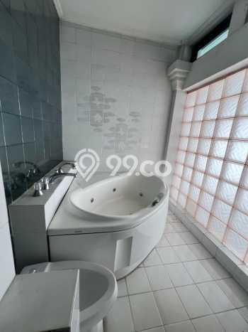 Siap Huni Hunian Elit 8 Kamar di Sukomanunggal Dekat ke Mana Pun Siap Huni Hunian Elit 8 Kamar di Sukomanunggal Dekat ke Mana Pun