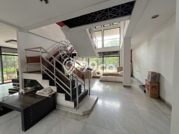 Siap Huni Hunian Elit 8 Kamar di Sukomanunggal Dekat ke Mana Pun Siap Huni Hunian Elit 8 Kamar di Sukomanunggal Dekat ke Mana Pun