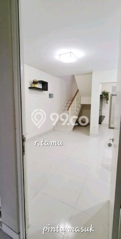 Disewakan! Rumah 3 Kamar Tidur &
2 Kamar Mandi di Pakuwon, Surabaya Disewakan! Rumah 3 Kamar Tidur &
2 Kamar Mandi di Pakuwon, Surabaya