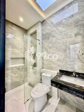 Dijual Rumah Luas Elegan Dengan View Cantik di Citraland, Surabaya Dijual Rumah Luas Elegan Dengan View Cantik di Citraland, Surabaya