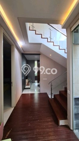 Rumah sewa siap pakai 4 KT di Citraland, Surabaya Rumah sewa siap pakai 4 KT di Citraland, Surabaya