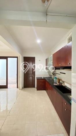 SEGERA MILIKI! Rumah area , Surabaya, LT 240m2m² Bangunan 320m2m² SEGERA MILIKI! Rumah area , Surabaya, LT 240m2m² Bangunan 320m2m²