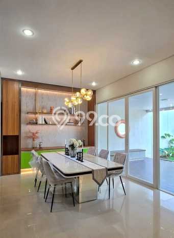 Ready to Use! Luxury House LT 270m2 Desain Elegan di Surabaya Kota Ready to Use! Luxury House LT 270m2 Desain Elegan di Surabaya Kota