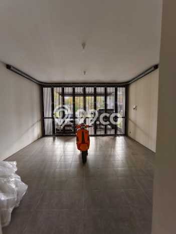 HARGA SPESIAL! Rumah Modern di Surabaya Kota, Surabaya, Luas 549m2m² Bangunan 327m2m² BISA KPR! HARGA SPESIAL! Rumah Modern di Surabaya Kota, Surabaya, Luas 549m2m² Bangunan 327m2m² BISA KPR!