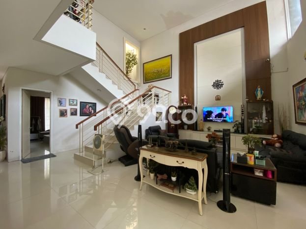 For Sale! Luxury House LT 375m2 Desain Modern di Surabaya Kota For Sale! Luxury House LT 375m2 Desain Modern di Surabaya Kota
