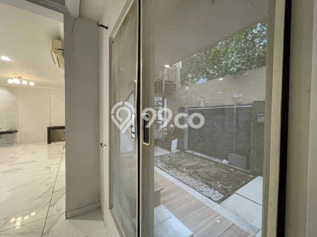 Rumah PREMIUM! di Surabaya Kota, Surabaya, Luas 200m² Bangunan 300m², HARGA SPESIAL Rumah PREMIUM! di Surabaya Kota, Surabaya, Luas 200m² Bangunan 300m², HARGA SPESIAL