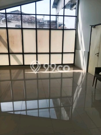Disewakan Gudang Strategis di Menganti, Luas 300m2m², Pusat Komersial Disewakan Gudang Strategis di Menganti, Luas 300m2m², Pusat Komersial
