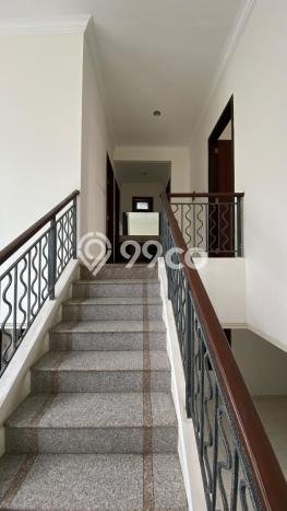 SEGERA MILIKI! Rumah area , Surabaya, LT 240m2m² Bangunan 320m2m² SEGERA MILIKI! Rumah area , Surabaya, LT 240m2m² Bangunan 320m2m²