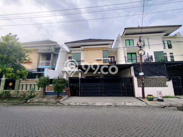 Rumah Lingkungan Asri di Wiyung, Surabaya, LT 200m2m² LB 189m2m² Rumah Lingkungan Asri di Wiyung, Surabaya, LT 200m2m² LB 189m2m²
