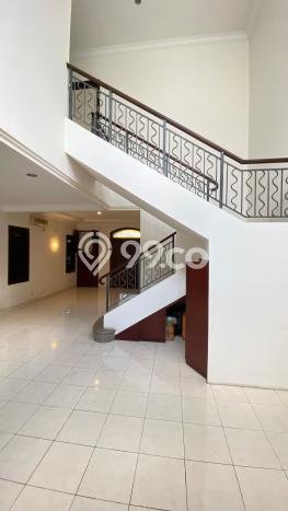 SEGERA MILIKI! Rumah area , Surabaya, LT 240m2m² Bangunan 320m2m² SEGERA MILIKI! Rumah area , Surabaya, LT 240m2m² Bangunan 320m2m²