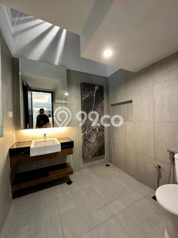Rumah EXCLUSIVE! di , Surabaya, LT 157m2m² Bangunan 215m2m², HARGA SPESIAL Rumah EXCLUSIVE! di , Surabaya, LT 157m2m² Bangunan 215m2m², HARGA SPESIAL