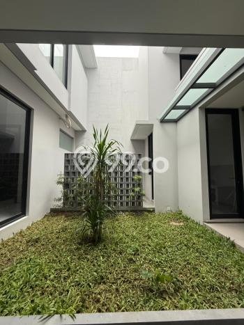 For Sale! Premium House LT 210m2 Desain Elegan di Surabaya Kota For Sale! Premium House LT 210m2 Desain Elegan di Surabaya Kota
