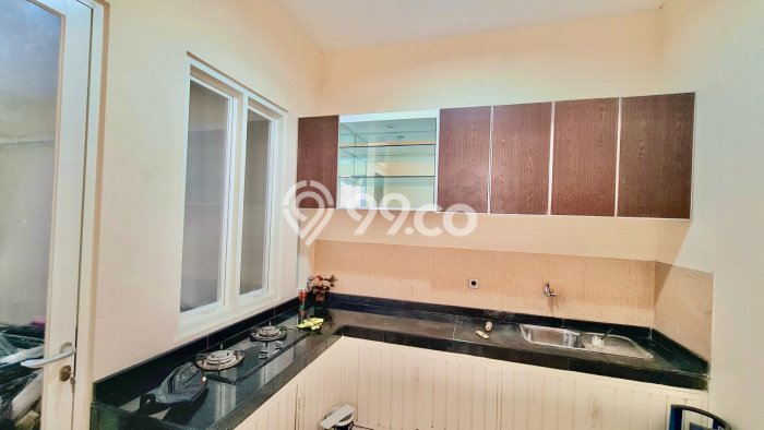 Rumah Luxury Modern Tanpa Renovasi di Citraland Surabaya Rumah Luxury Modern Tanpa Renovasi di Citraland Surabaya