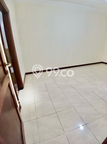 Disewakan! Rumah 3 Kamar Tidur &
2 Kamar Mandi di Citraland, Surabaya Disewakan! Rumah 3 Kamar Tidur &
2 Kamar Mandi di Citraland, Surabaya
