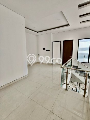 Hunian Elit LB 200m2 Siap Pakai Desain Elegan di Darmo permai, Surabaya Hunian Elit LB 200m2 Siap Pakai Desain Elegan di Darmo permai, Surabaya