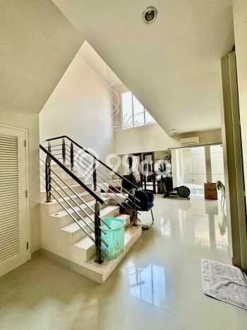 For Sale Rumah Mewah Exclusive di Wiyung, Surabaya For Sale Rumah Mewah Exclusive di Wiyung, Surabaya