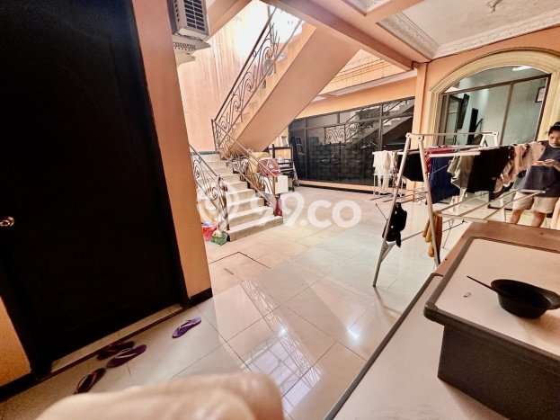 Rumah Elit Modern Tanpa Renovasi di Perak Surabaya Rumah Elit Modern Tanpa Renovasi di Perak Surabaya